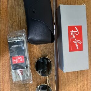 Ray-Ban Gold and Black Sunglasses Rb3447 Round Me